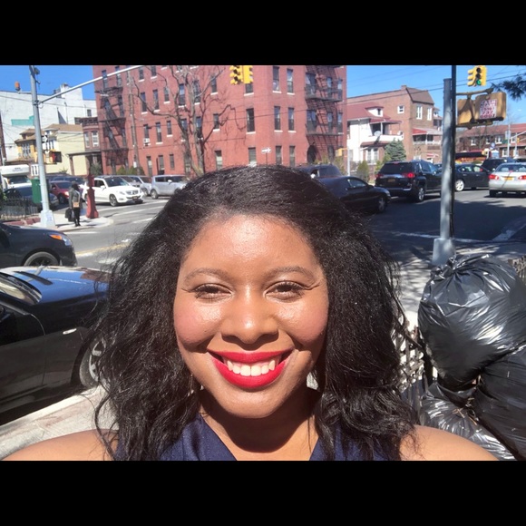 Meet your Posher, Cynthia - Picture 1 of 1